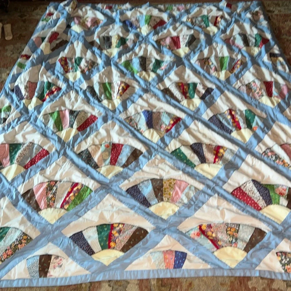 Vintage handmade quilt 70” x 82”